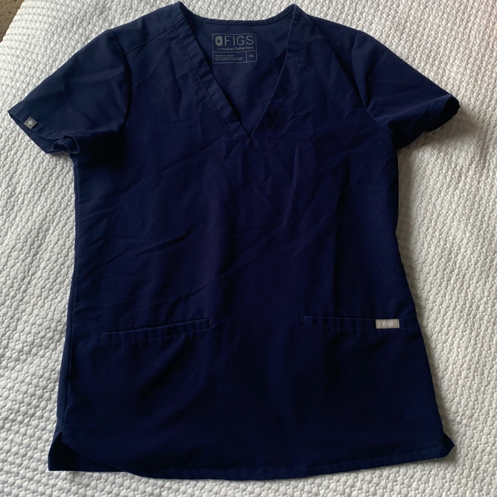 XS FIGS NAVY TWO POCKET SCRUB TOP GOOD USED CONDITION